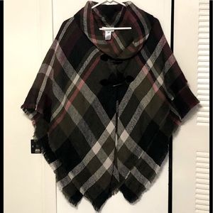 EUC NANETTE LEPORE GREEN PLAID FRINGED PONCHO SIZE S/M